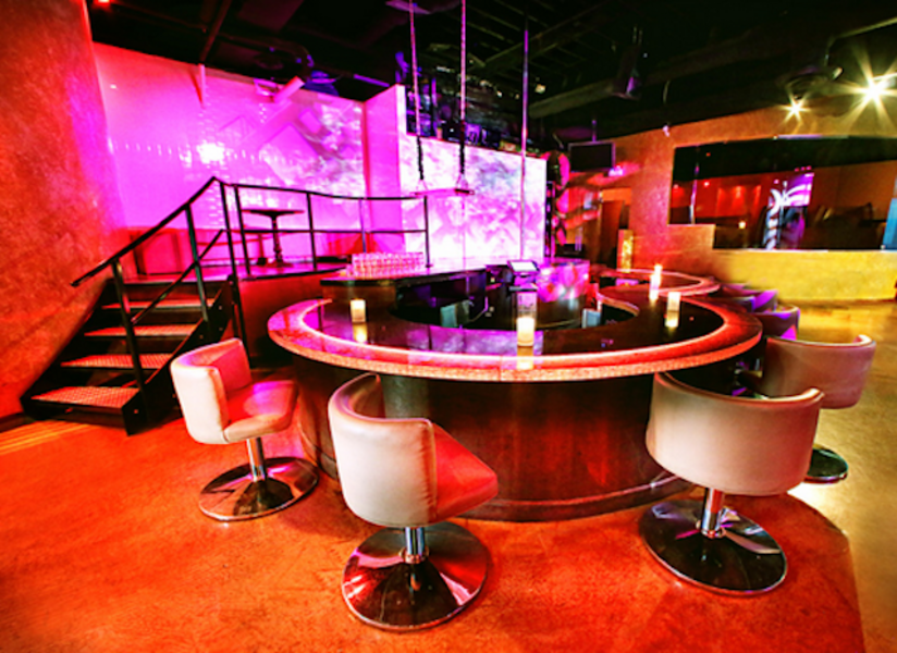 Стрип клуб 007